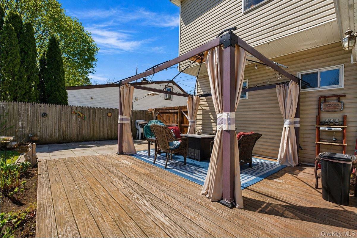 Single Family Manatuck  Suffolk County, NY 11706, MLS-990474-25