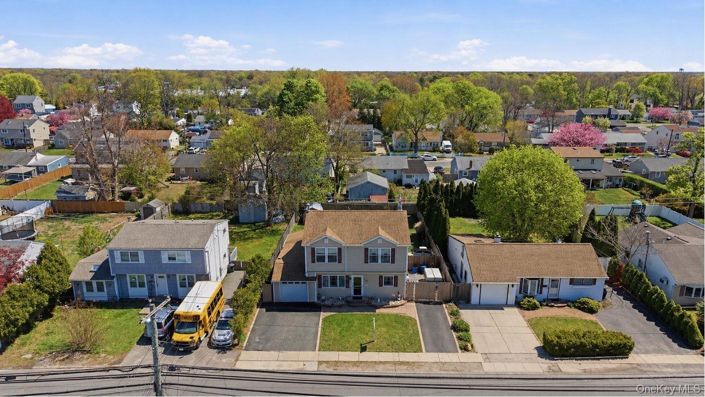 Single Family Manatuck  Suffolk County, NY 11706, MLS-990474-29