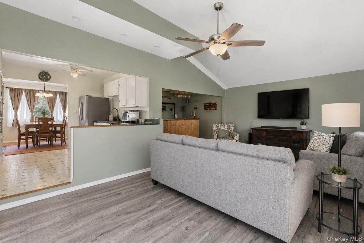 Single Family Manatuck  Suffolk County, NY 11706, MLS-990474-3