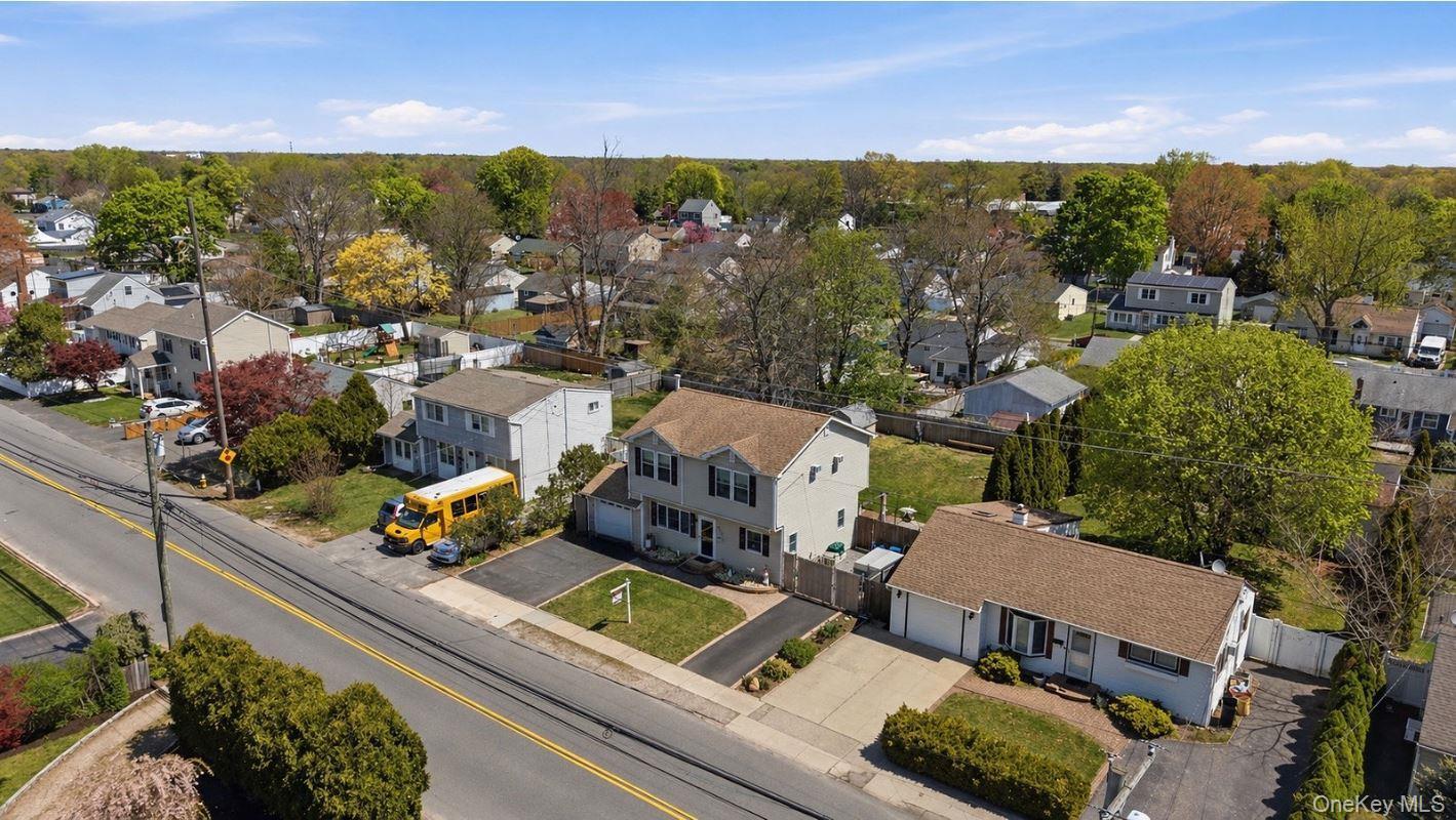 Single Family Manatuck  Suffolk County, NY 11706, MLS-990474-30