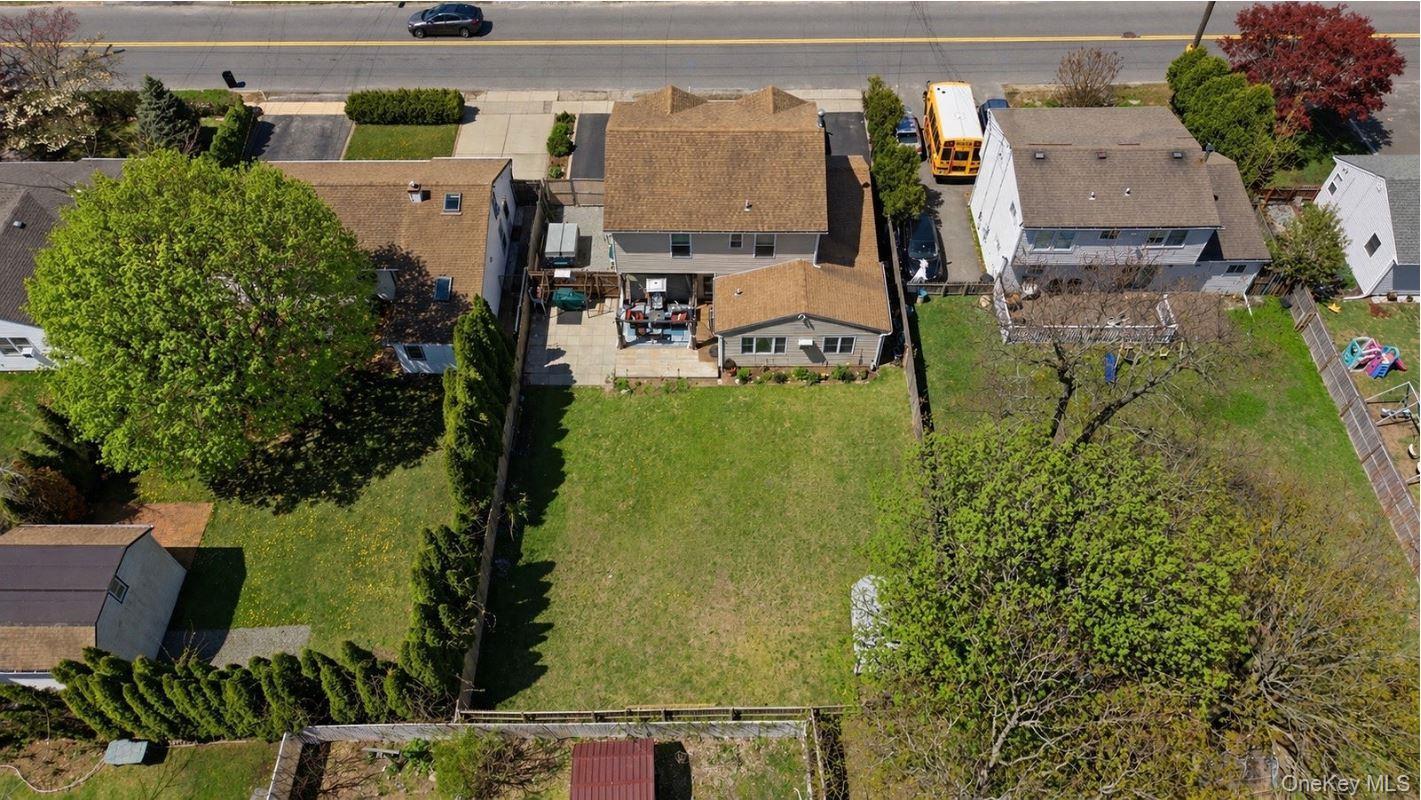 Single Family Manatuck  Suffolk County, NY 11706, MLS-990474-32