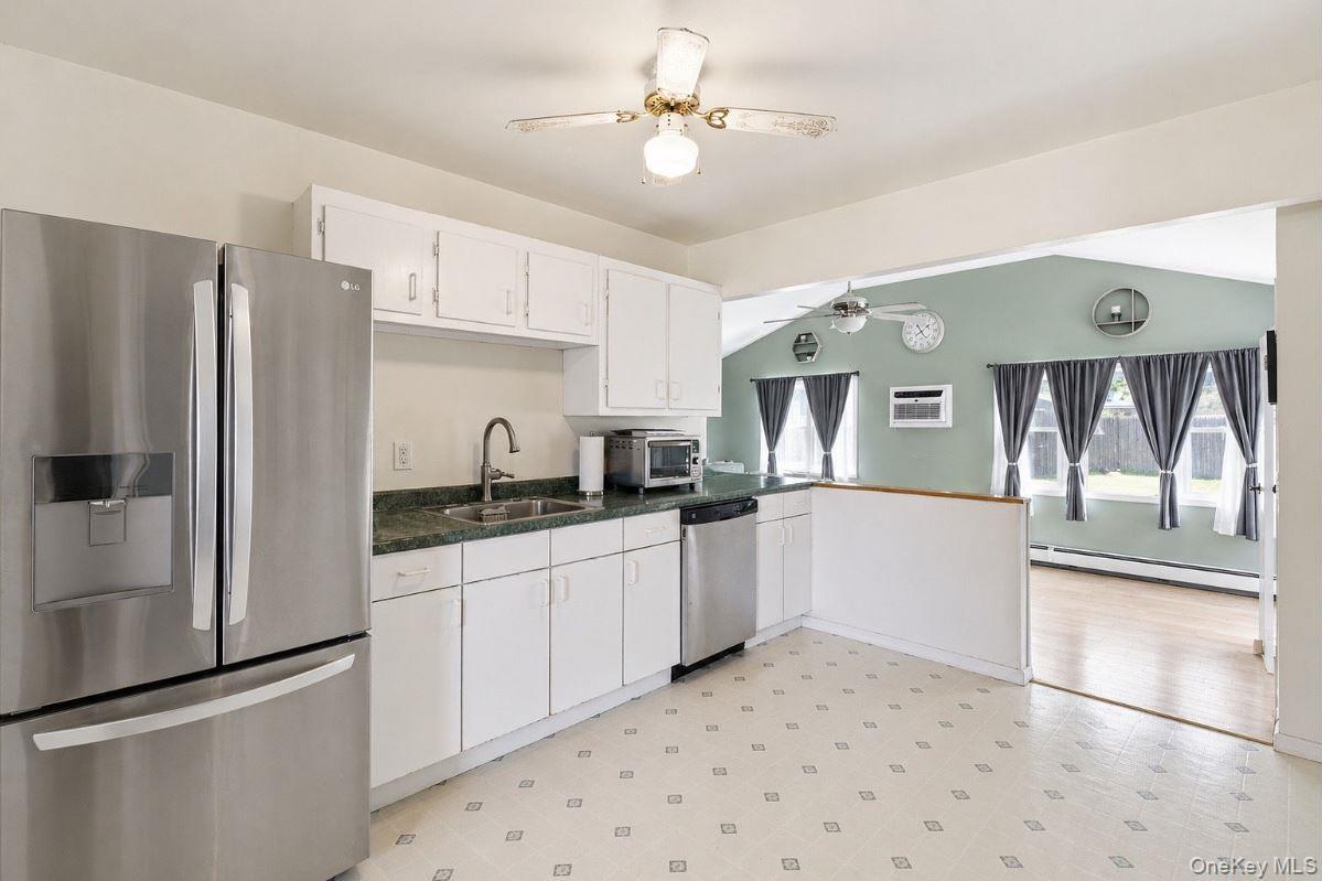 Single Family Manatuck  Suffolk County, NY 11706, MLS-990474-6