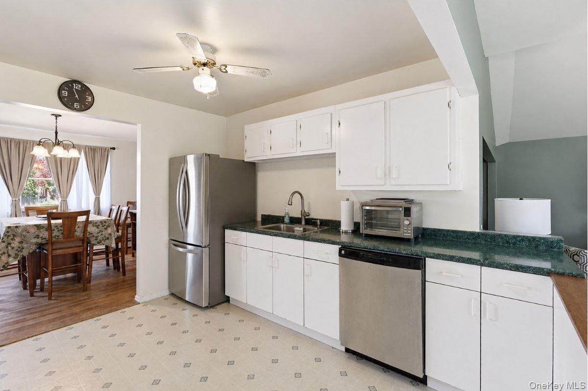 Single Family Manatuck  Suffolk County, NY 11706, MLS-990474-7