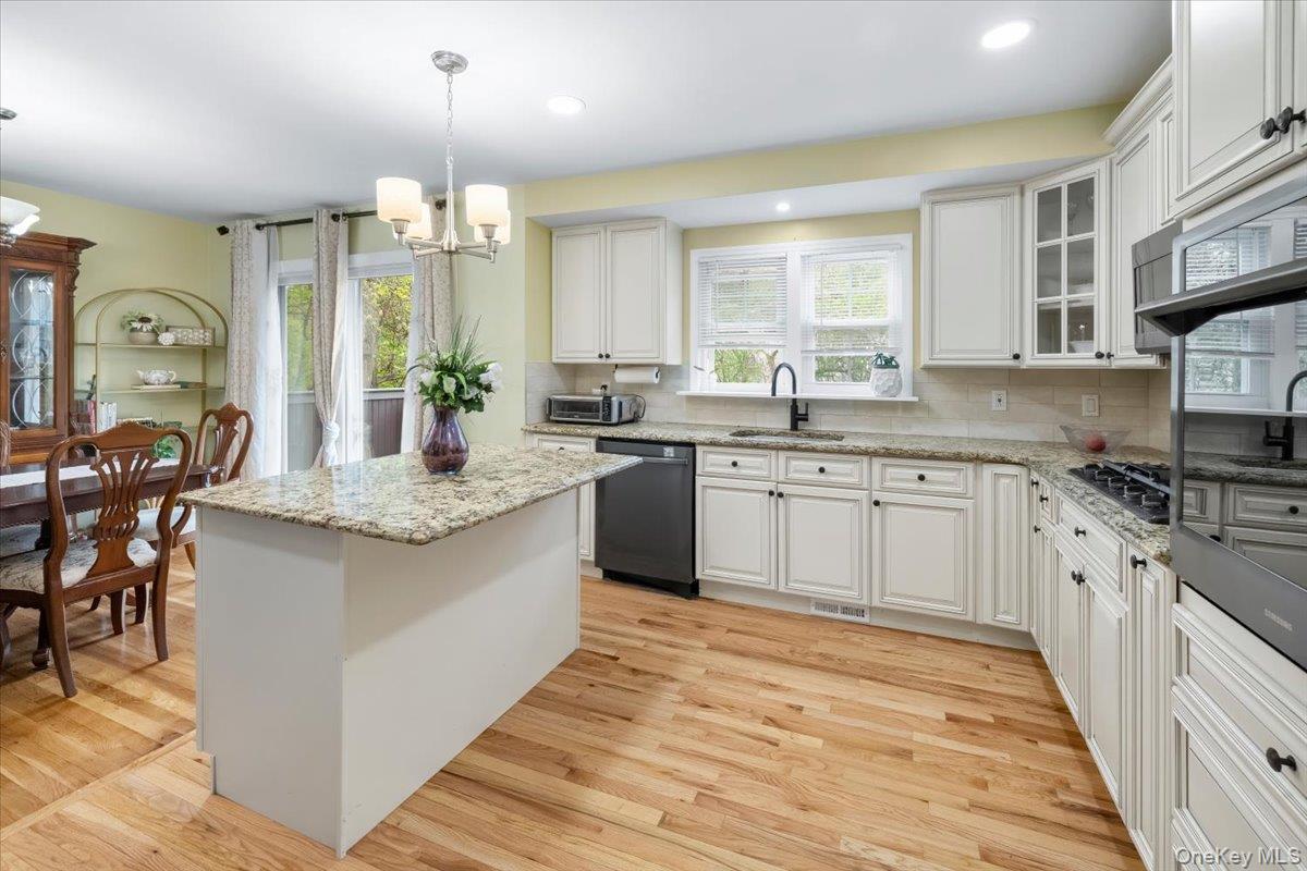 Single Family Bristol  Rockland County, NY 10956, MLS-990479-4