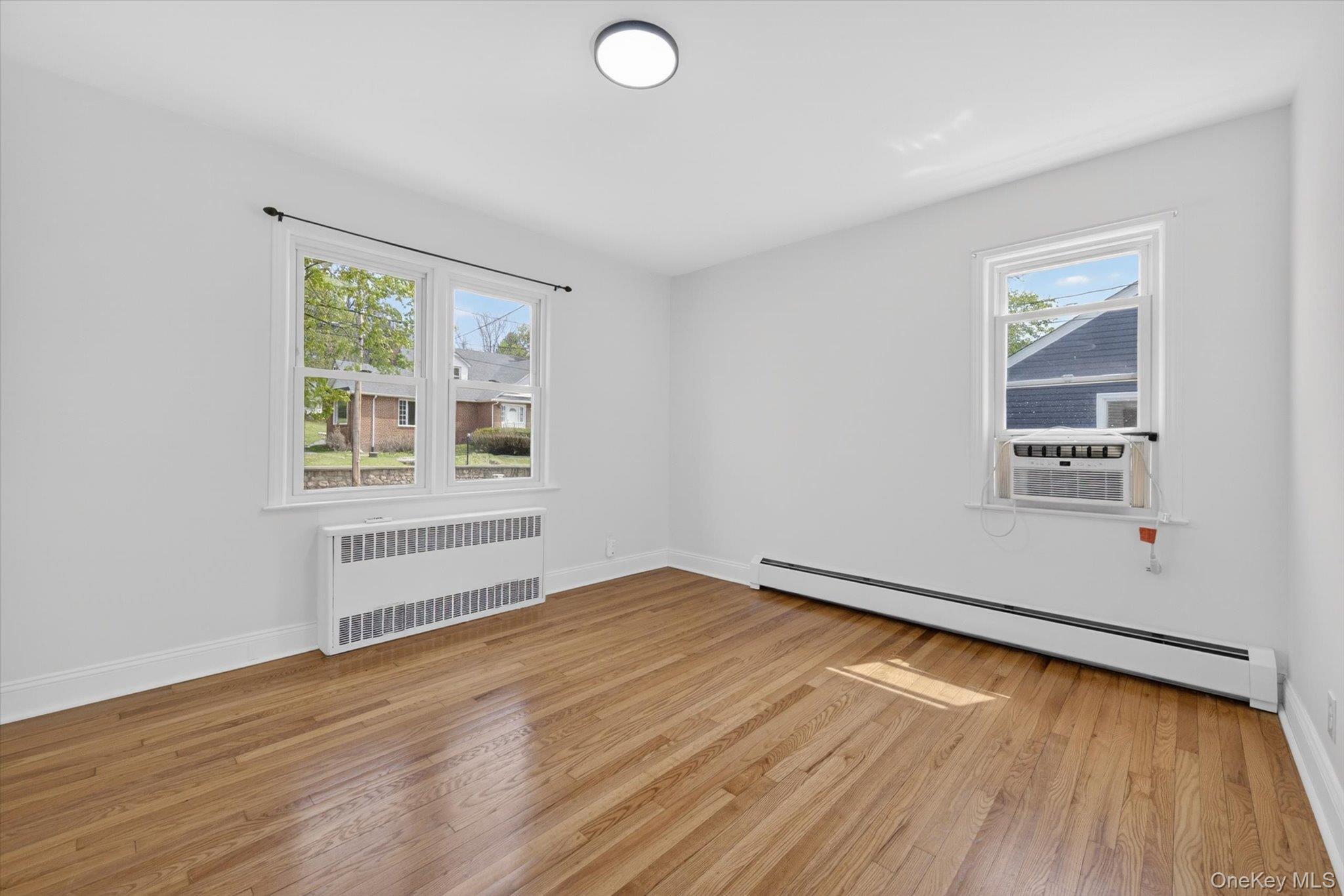 Single Family Roslyn Ulster County, NY 12428, MLS-990492-17