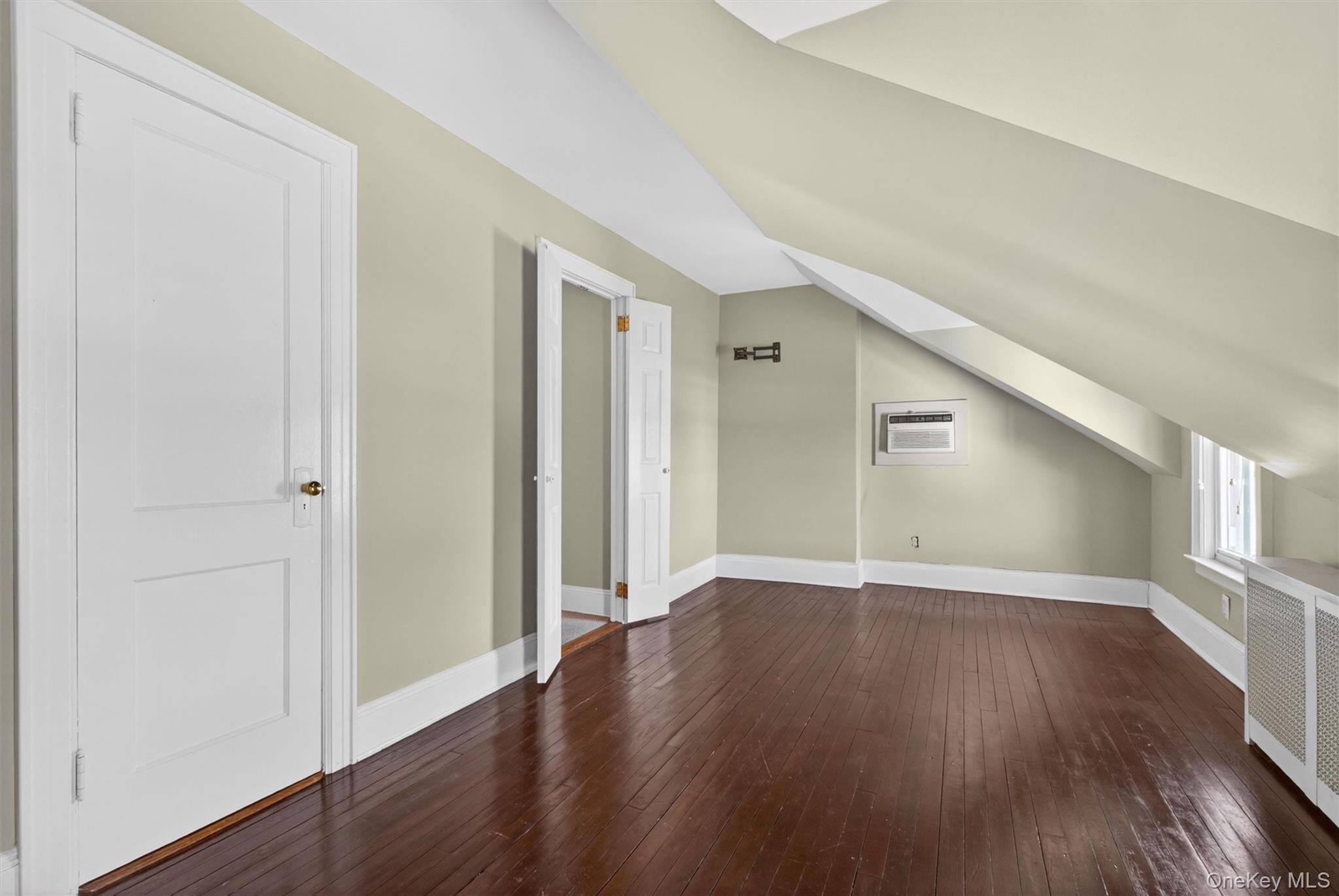 Single Family Forest Nassau County, NY 11758, MLS-990494-27