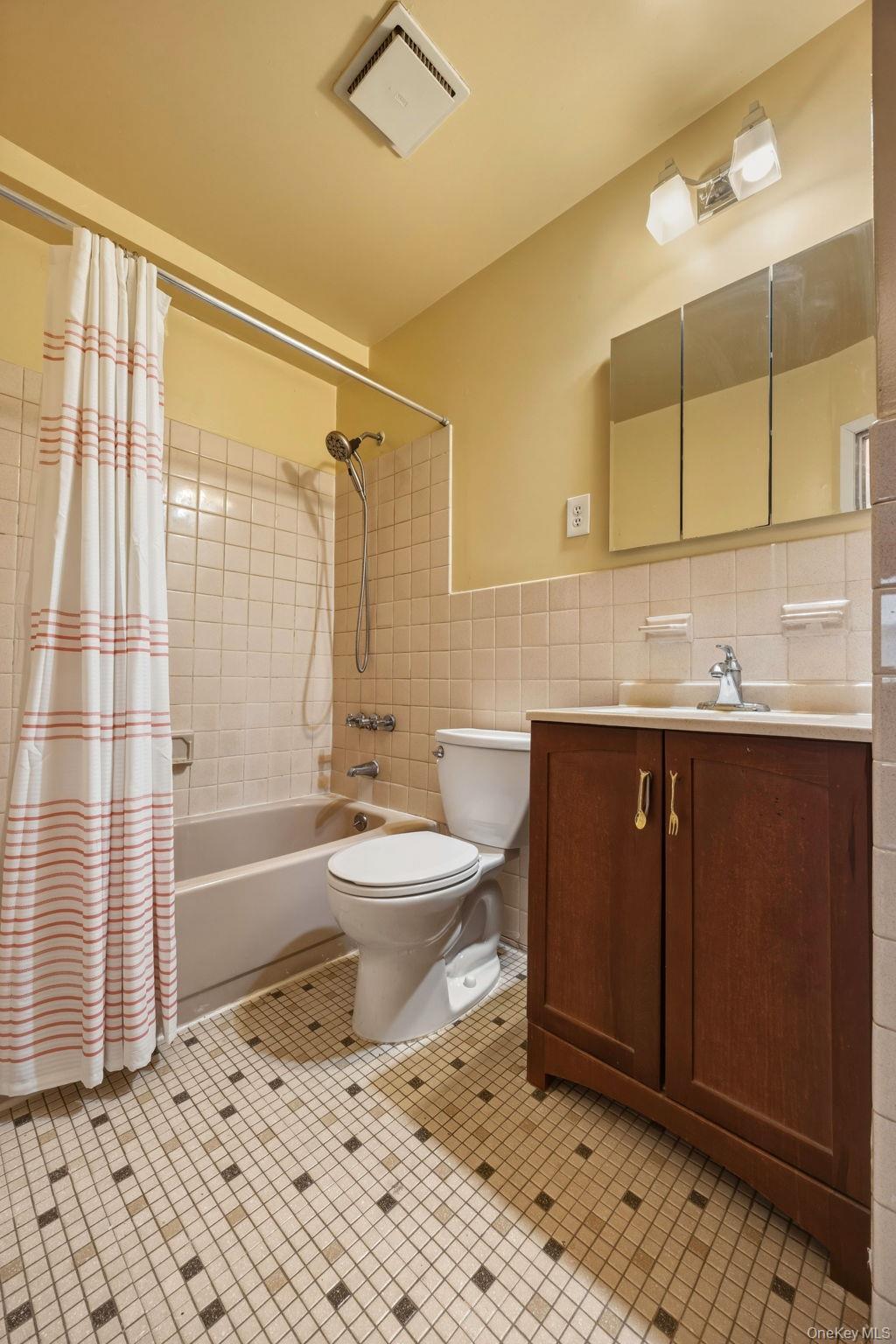 Single Family 69 Avenue Queens, NY 11362, MLS-990502-32