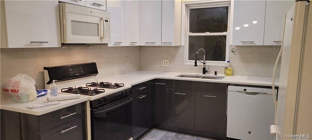 Single Family Dover  Nassau County, NY 11580, MLS-990503-4