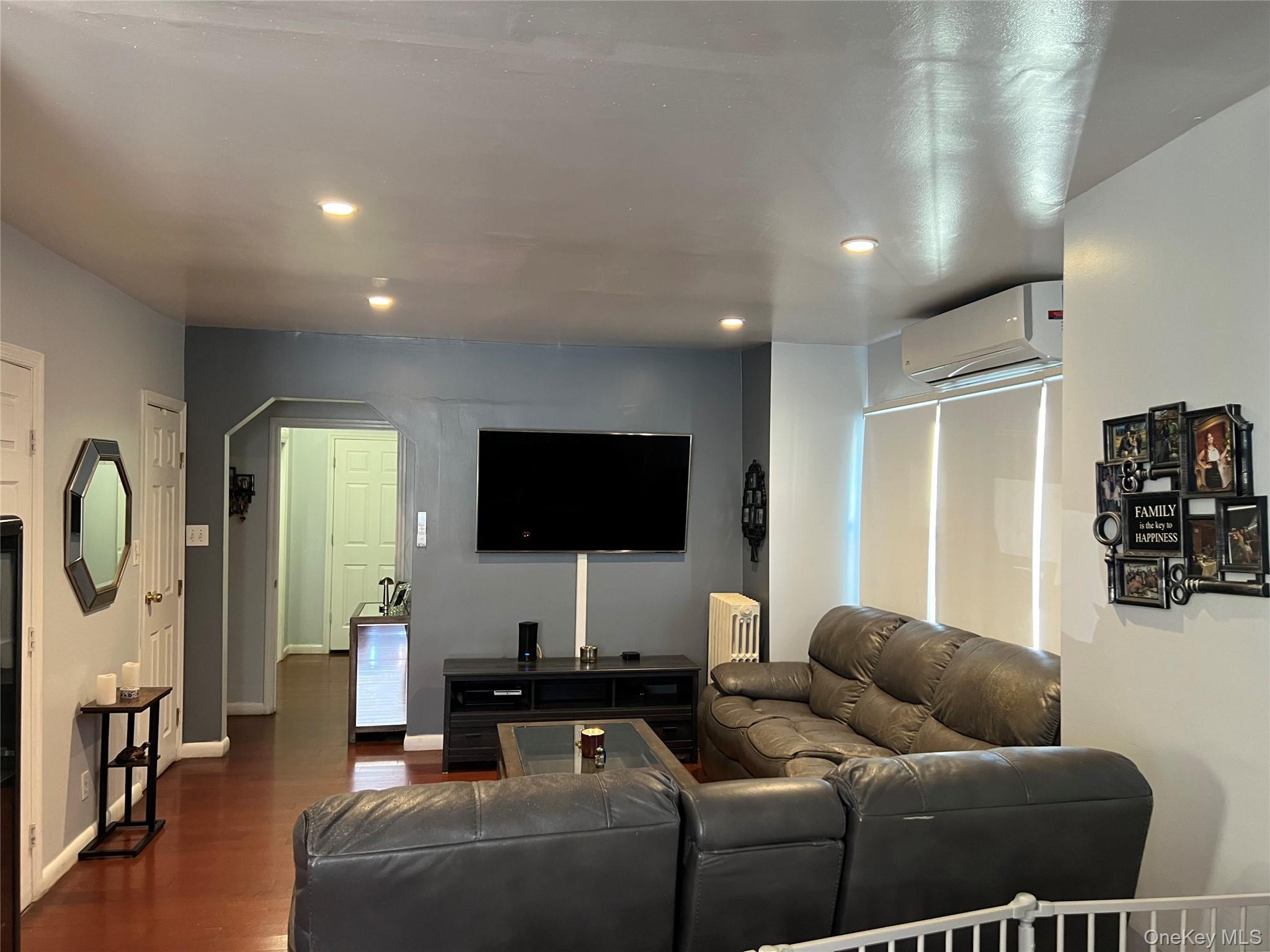 Single Family 131st Avenue  Queens, NY 11413, MLS-990510-13