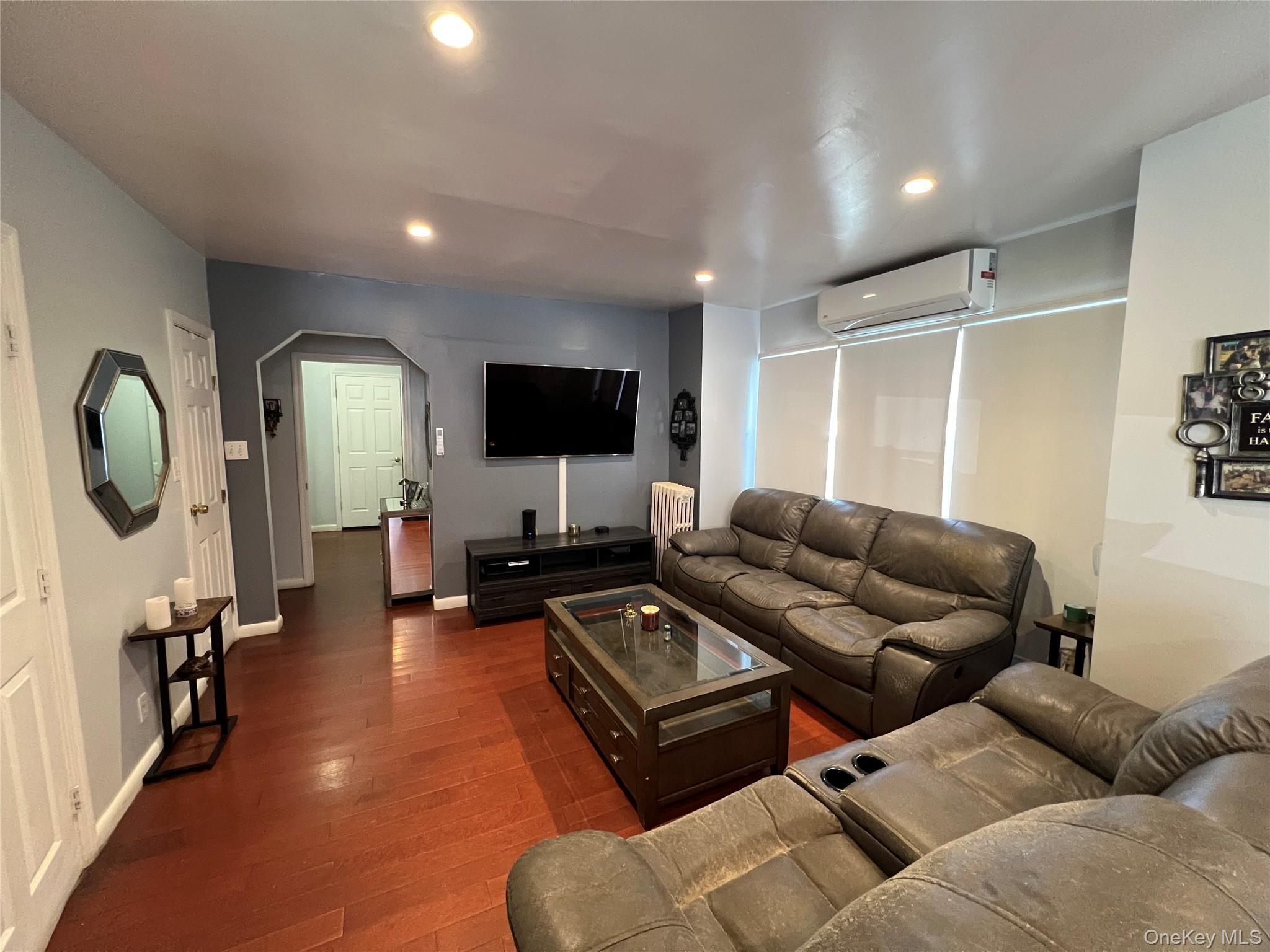 Single Family 131st Avenue  Queens, NY 11413, MLS-990510-14