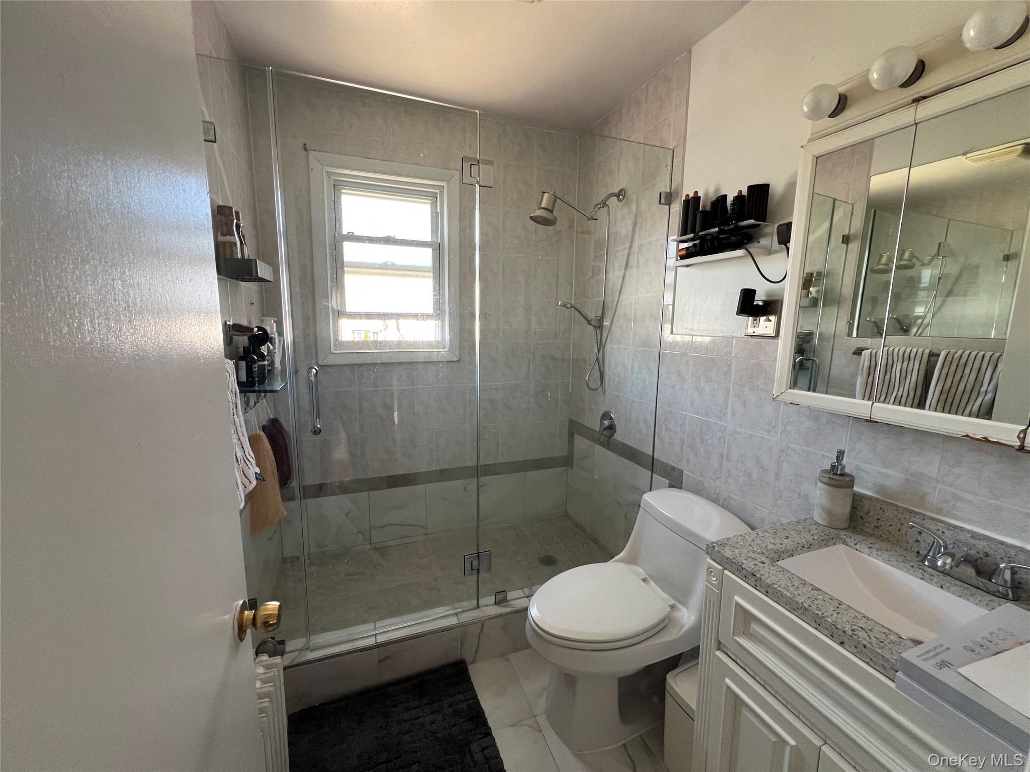 Single Family 131st Avenue  Queens, NY 11413, MLS-990510-16