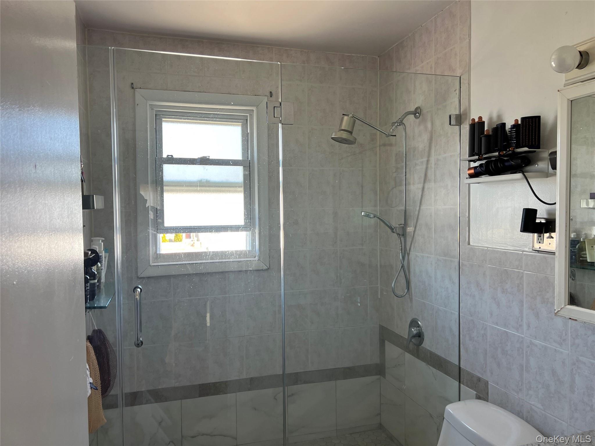 Single Family 131st Avenue  Queens, NY 11413, MLS-990510-17