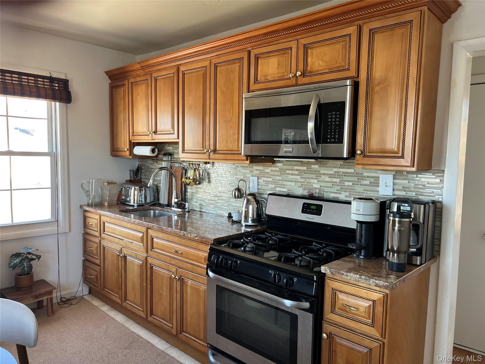 Single Family 131st Avenue  Queens, NY 11413, MLS-990510-24