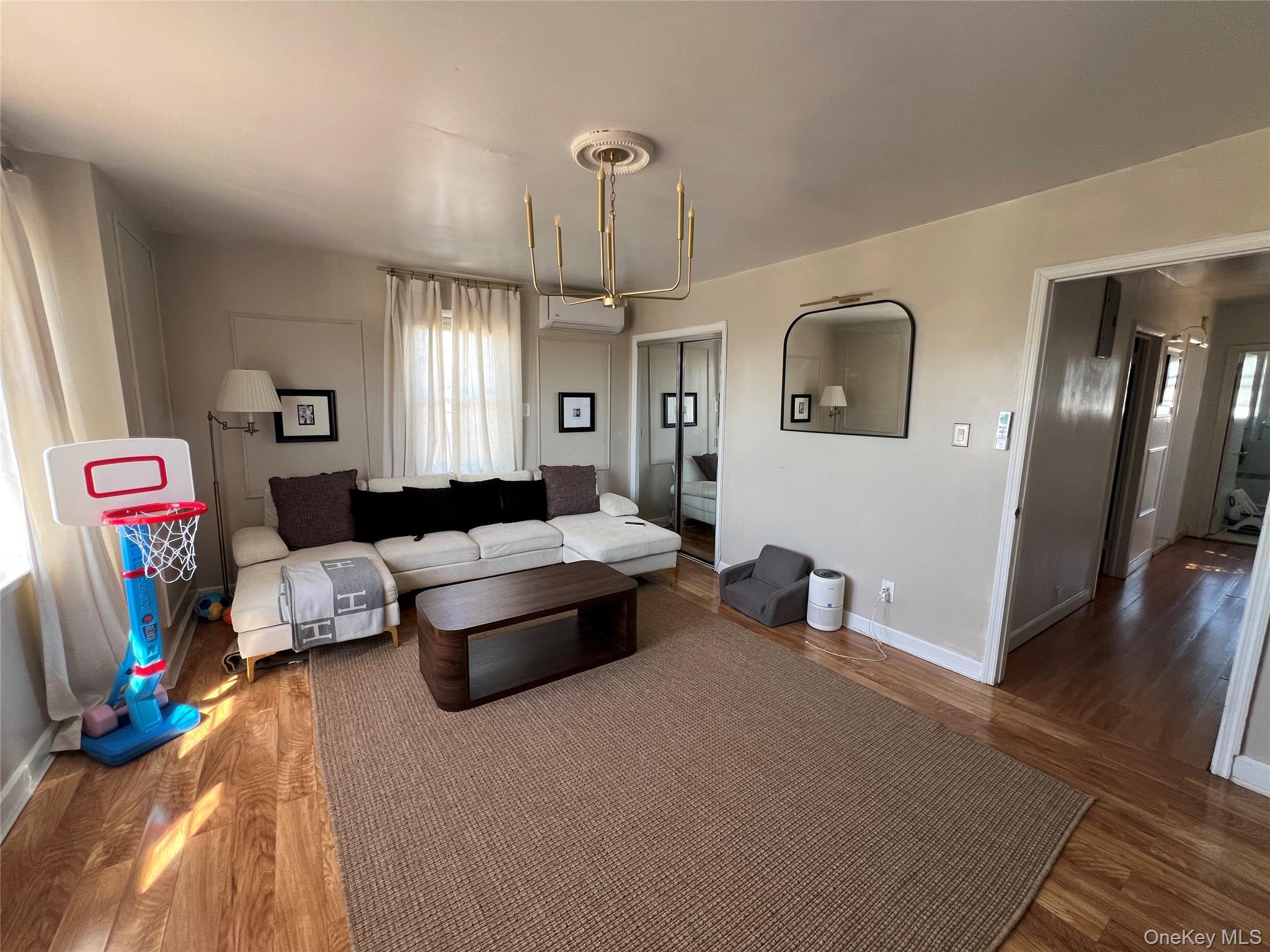 Single Family 131st Avenue  Queens, NY 11413, MLS-990510-28