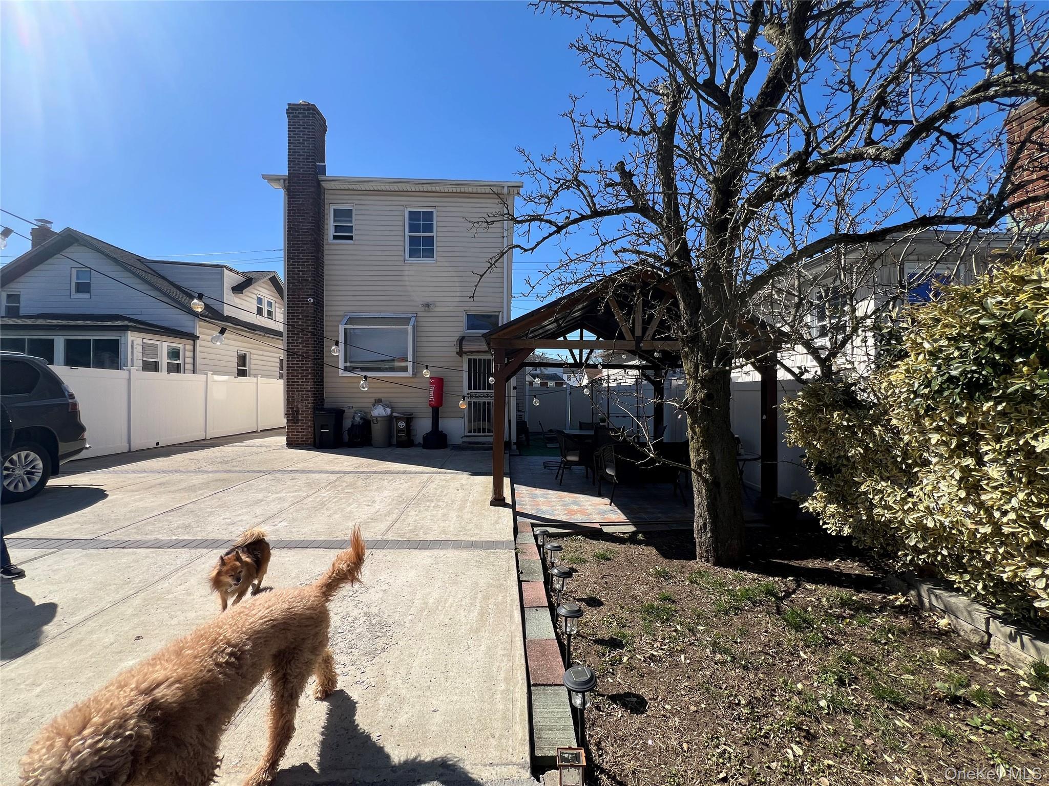 Single Family 131st Avenue  Queens, NY 11413, MLS-990510-31