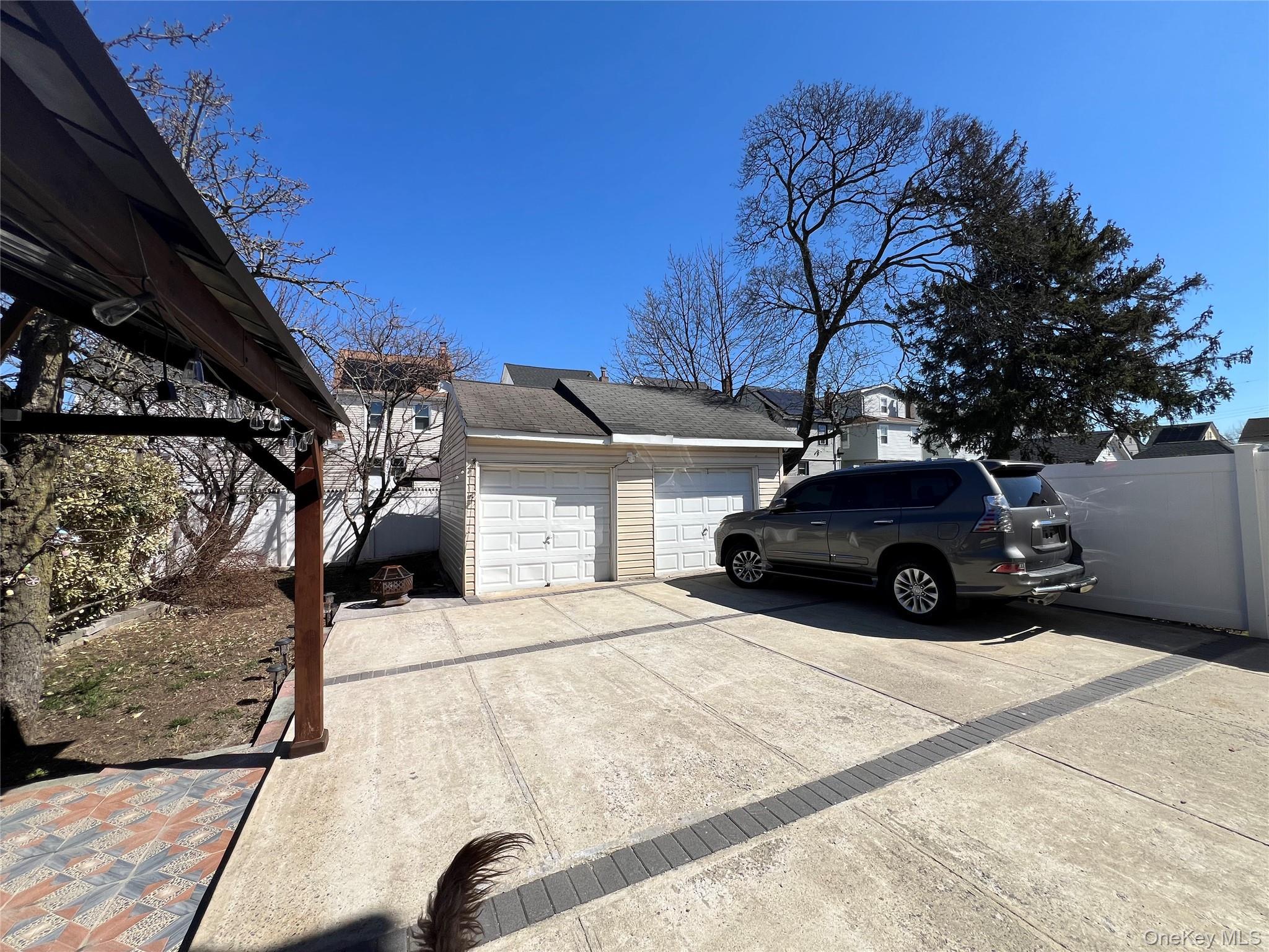 Single Family 131st Avenue  Queens, NY 11413, MLS-990510-39