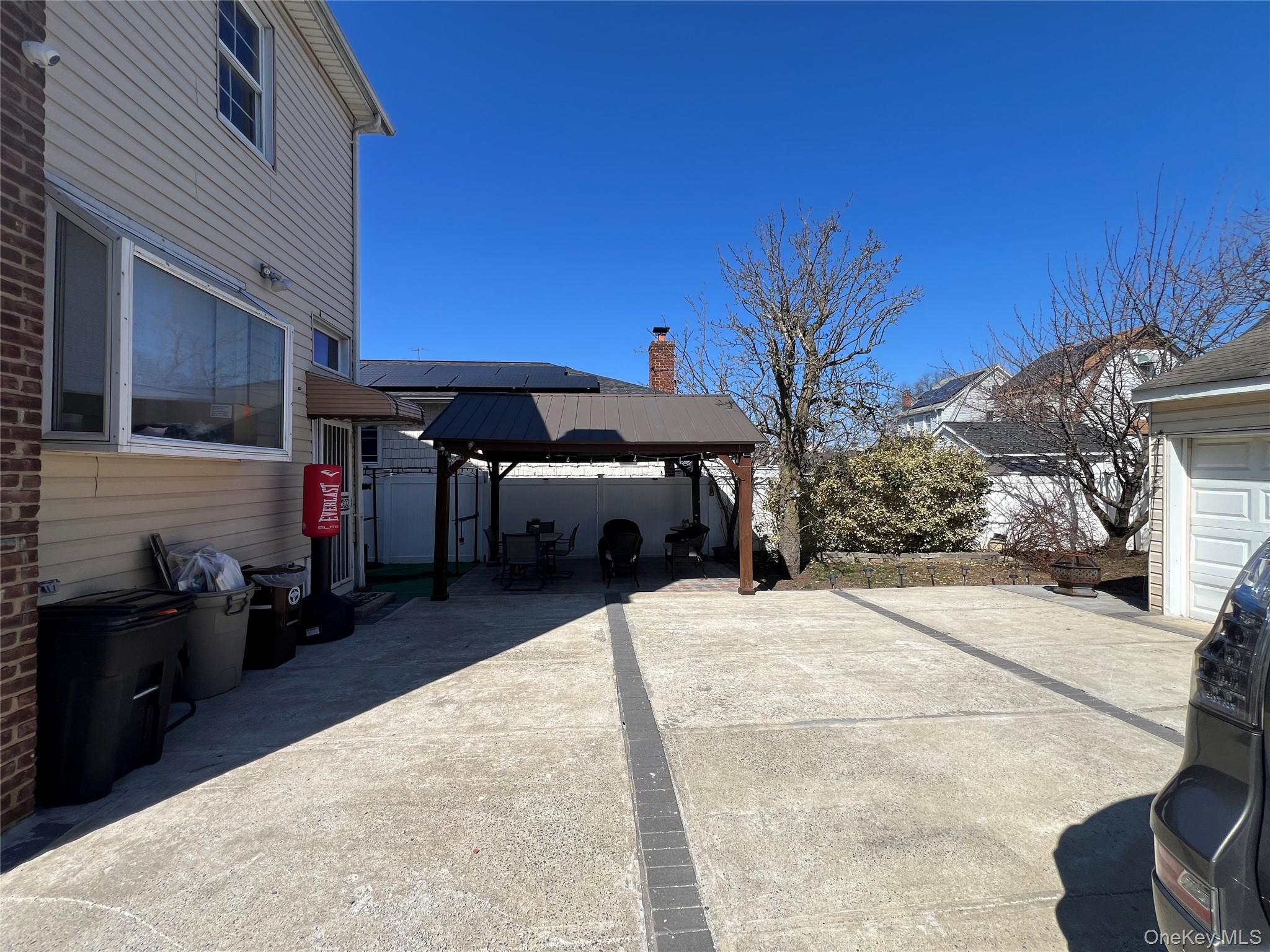 Single Family 131st Avenue  Queens, NY 11413, MLS-990510-40