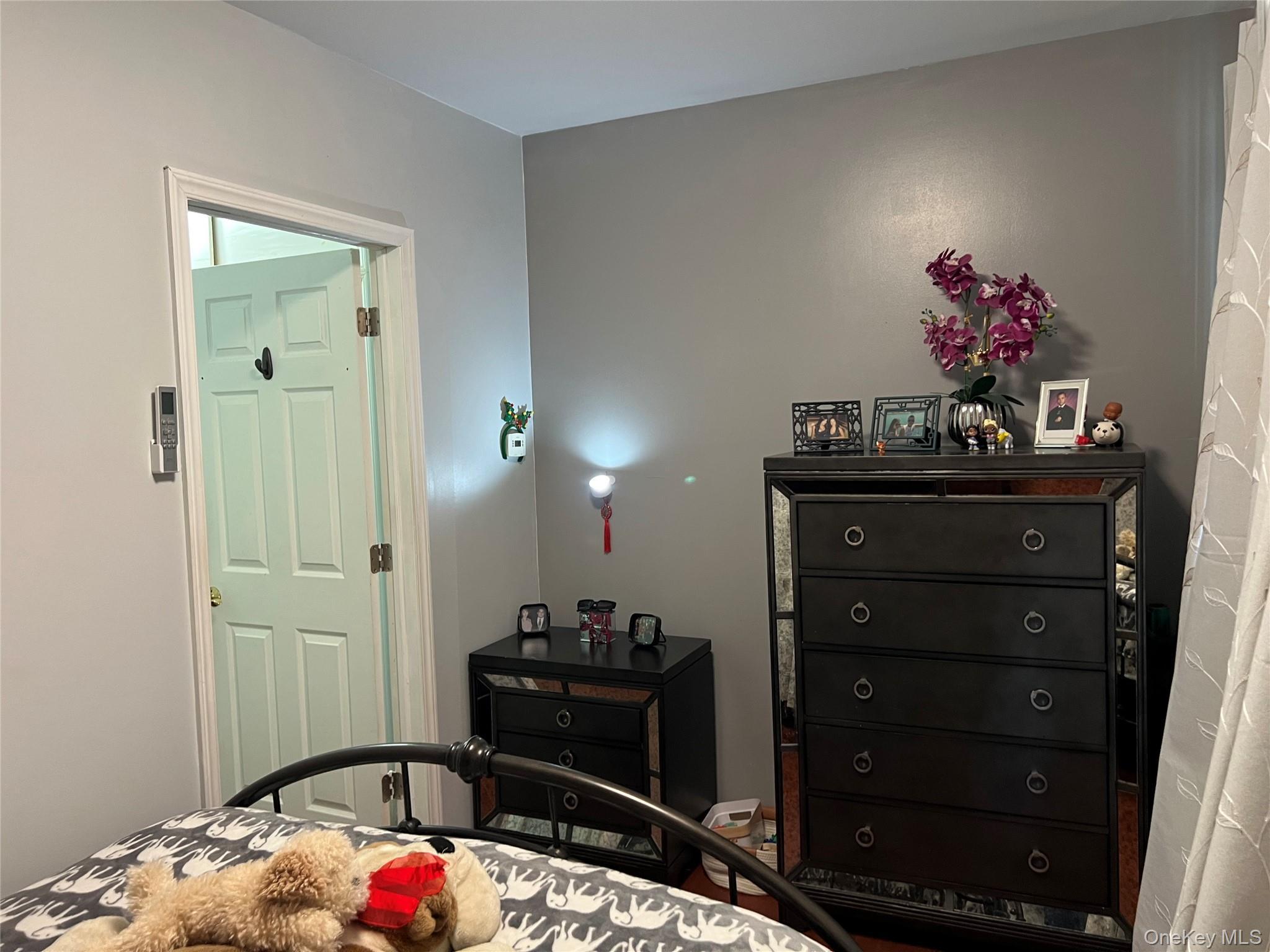 Single Family 131st Avenue  Queens, NY 11413, MLS-990510-6
