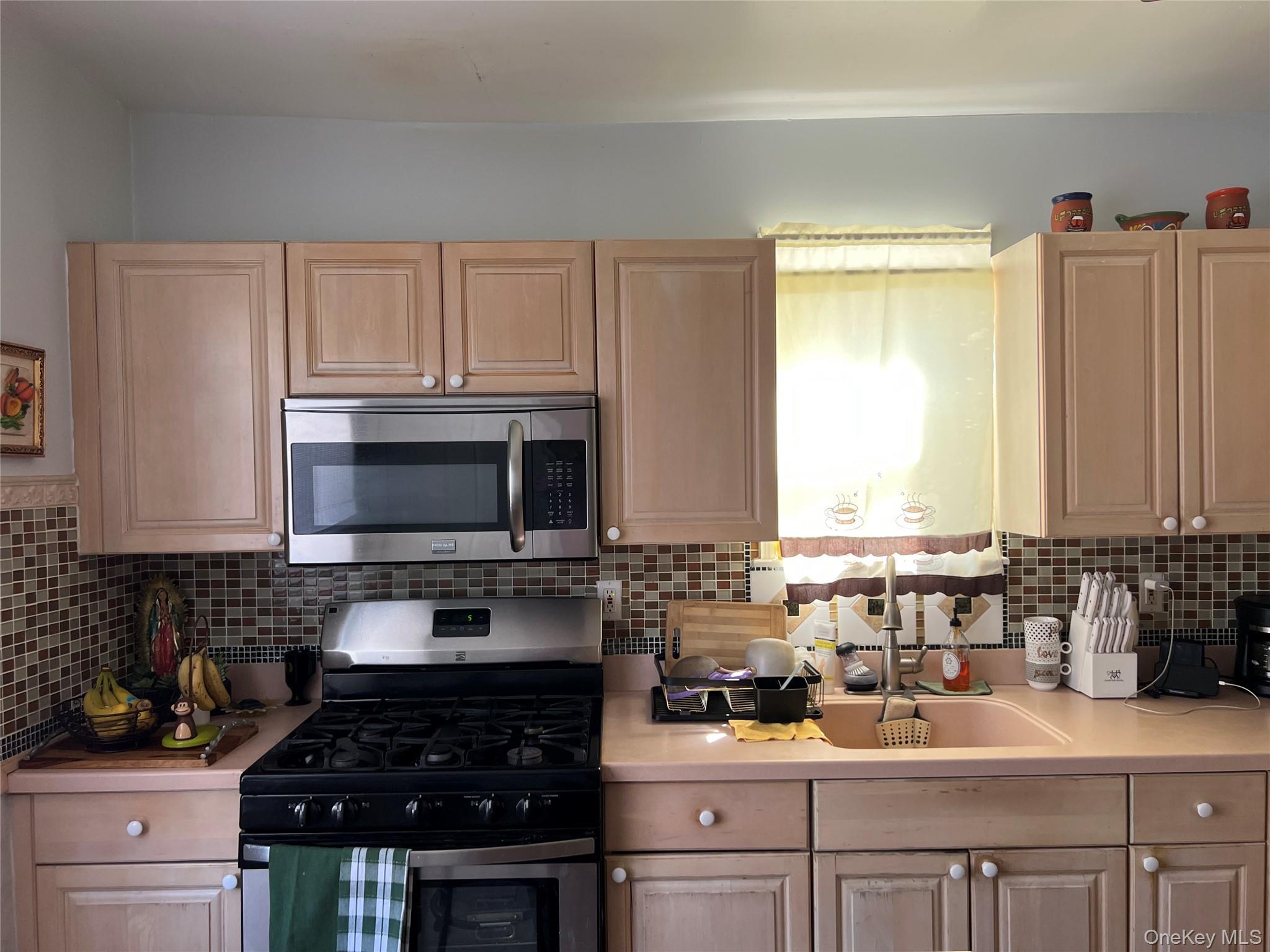 Single Family 131st Avenue  Queens, NY 11413, MLS-990510-8