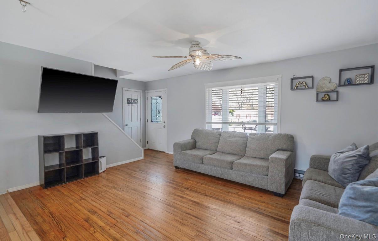 Single Family Maplewood Drive Suffolk County, NY 11967, MLS-990536-16