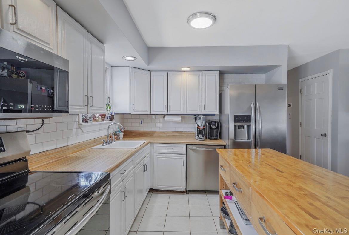 Single Family Maplewood Drive Suffolk County, NY 11967, MLS-990536-19