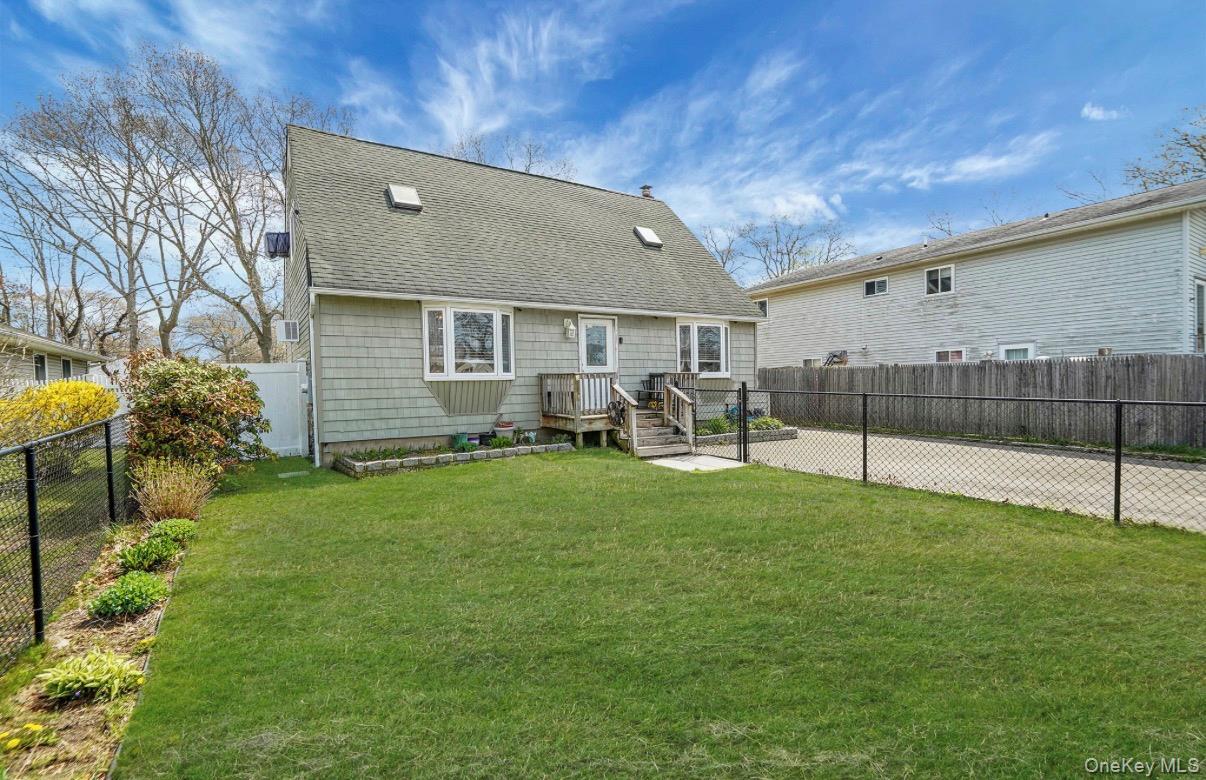 Single Family Maplewood Drive Suffolk County, NY 11967, MLS-990536-2