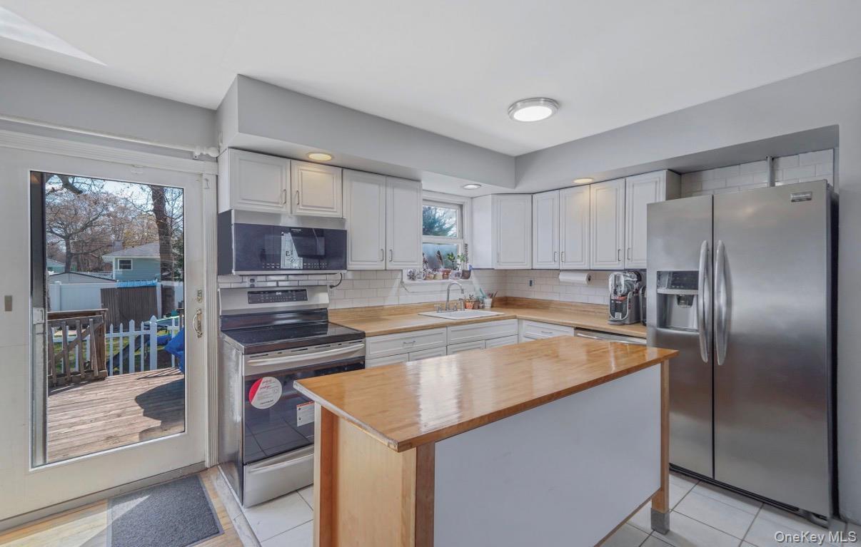 Single Family Maplewood Drive Suffolk County, NY 11967, MLS-990536-20