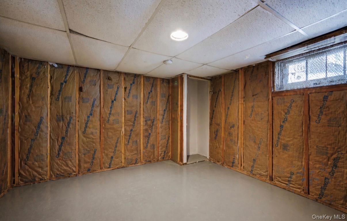 Single Family Maplewood Drive Suffolk County, NY 11967, MLS-990536-27