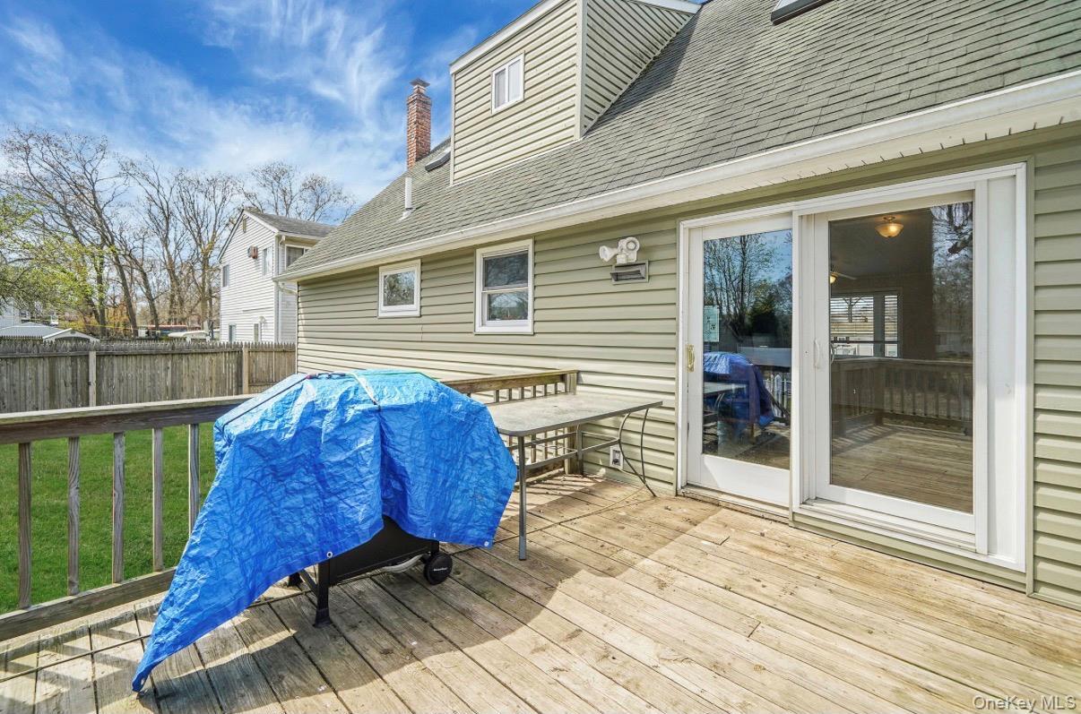 Single Family Maplewood Drive Suffolk County, NY 11967, MLS-990536-3