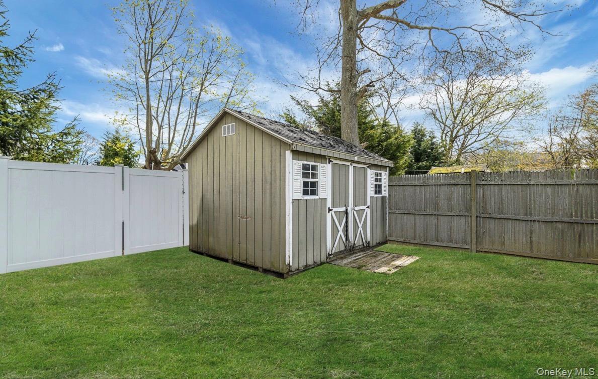 Single Family Maplewood Drive Suffolk County, NY 11967, MLS-990536-6