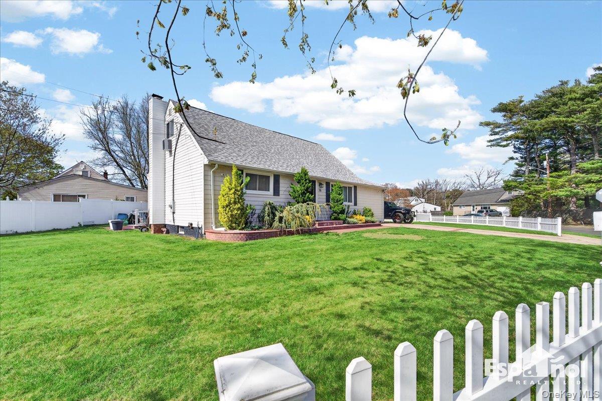 Single Family Ronald  Suffolk County, NY 11701, MLS-990542-3