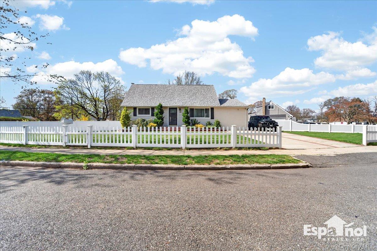 Single Family Ronald  Suffolk County, NY 11701, MLS-990542-4