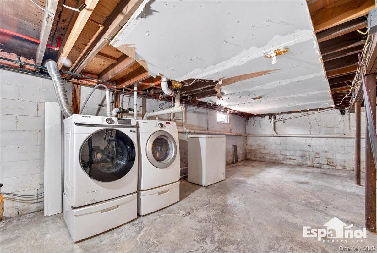 Single Family Ronald  Suffolk County, NY 11701, MLS-990542-41