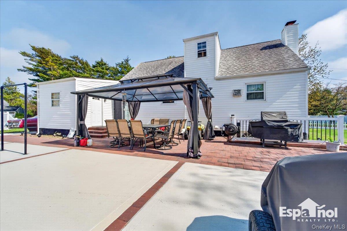 Single Family Ronald  Suffolk County, NY 11701, MLS-990542-42