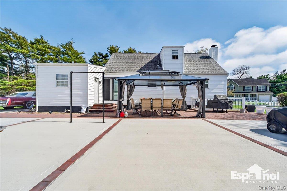 Single Family Ronald  Suffolk County, NY 11701, MLS-990542-43
