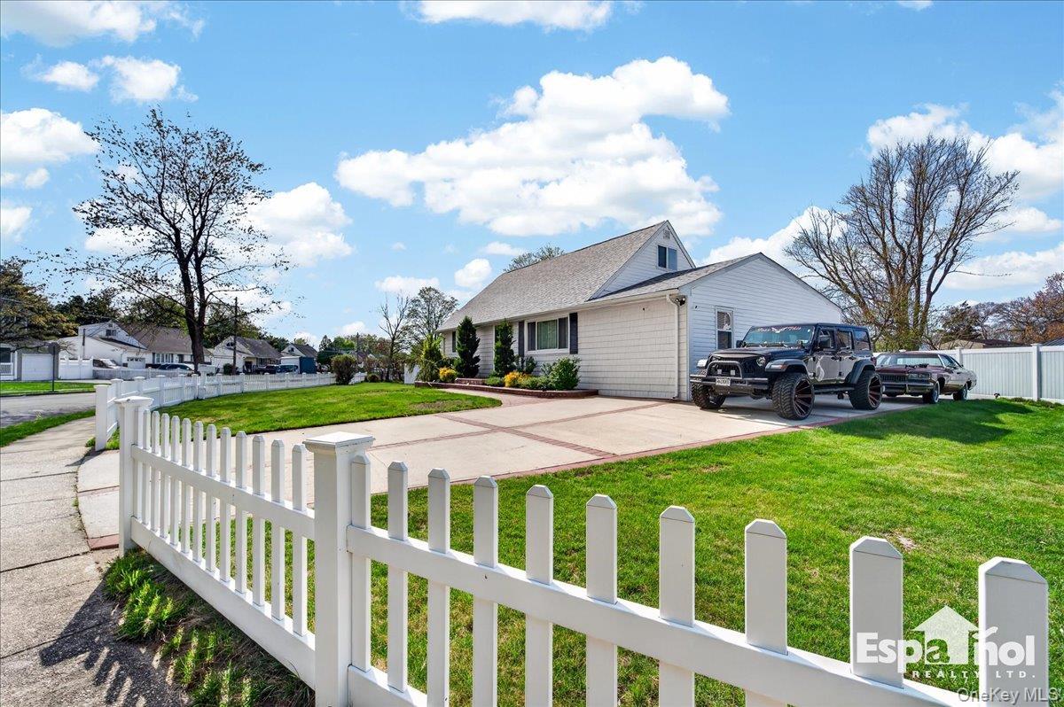 Single Family Ronald  Suffolk County, NY 11701, MLS-990542-47