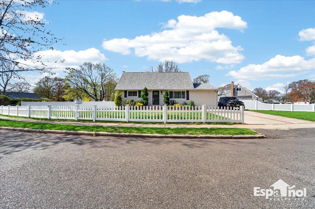 Single Family Ronald  Suffolk County, NY 11701, MLS-990542-48