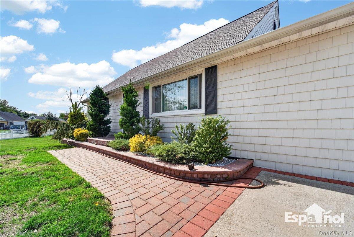 Single Family Ronald  Suffolk County, NY 11701, MLS-990542-5