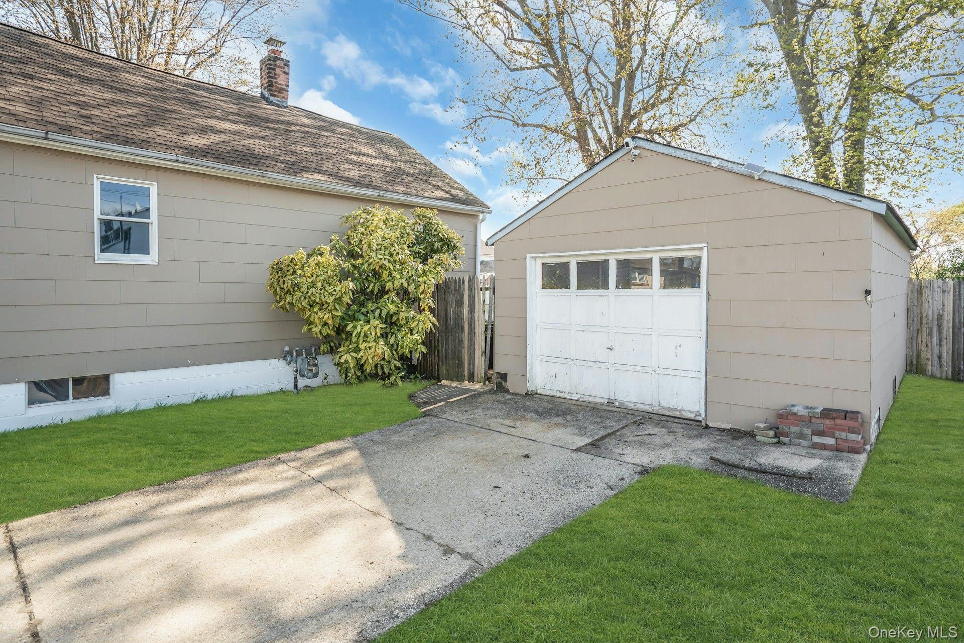 Single Family 4th  Suffolk County, NY 11757, MLS-990549-12