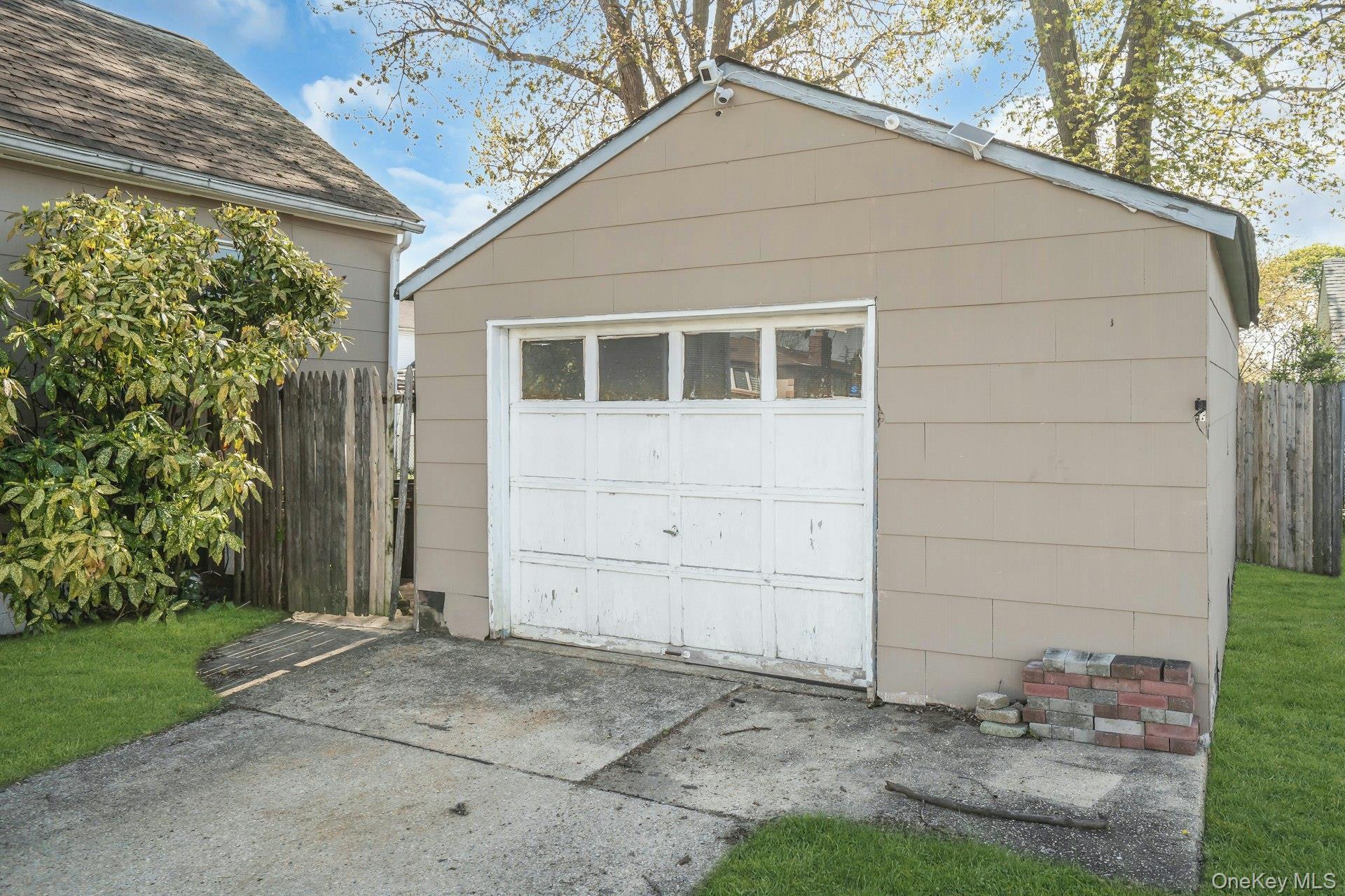 Single Family 4th  Suffolk County, NY 11757, MLS-990549-13