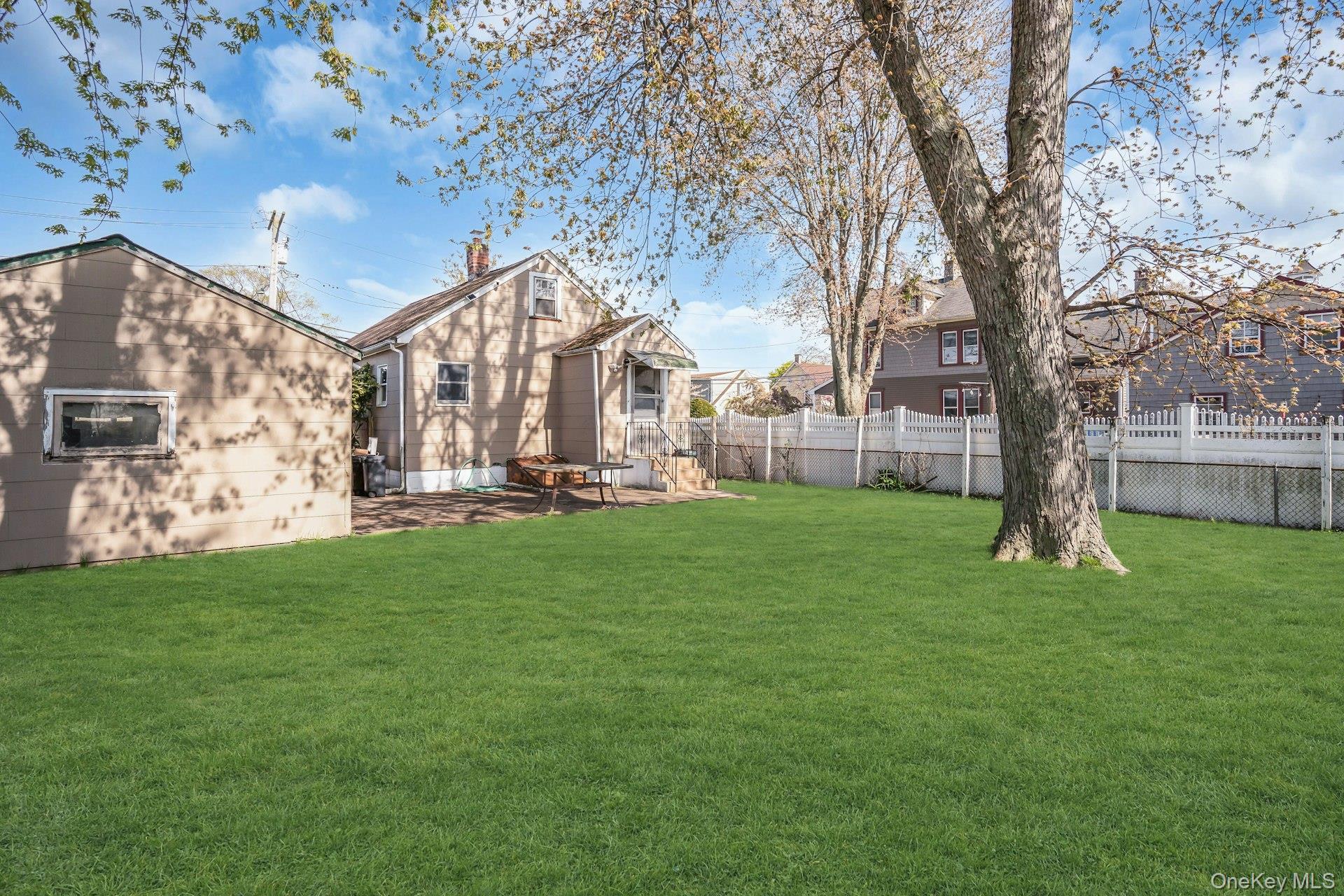 Single Family 4th  Suffolk County, NY 11757, MLS-990549-15