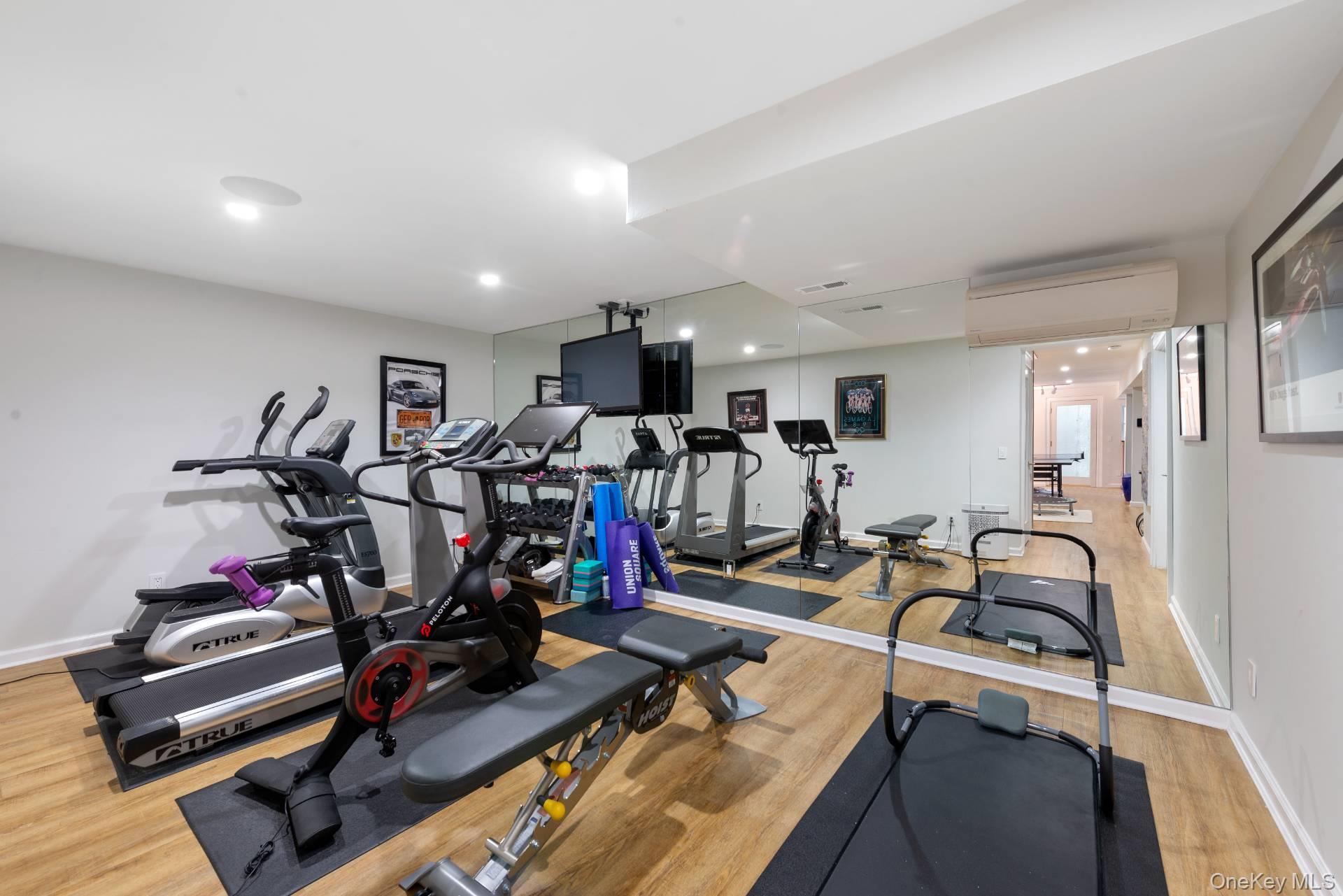 Single Family Fox Crossing Suffolk County, NY 11963, MLS-990599-35