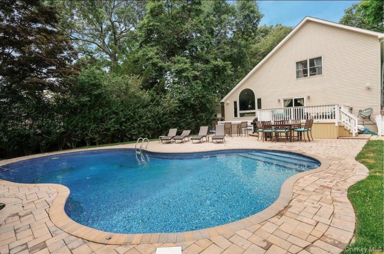 Single Family 6th  Suffolk County, NY 11780, MLS-990641-4