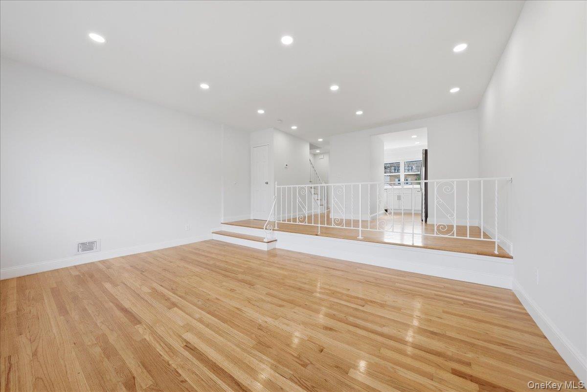 Single Family Balcom  Bronx, NY 10465, MLS-990664-15
