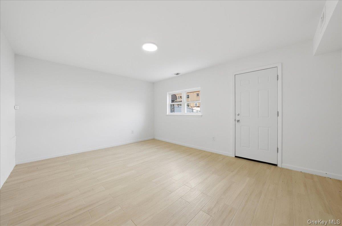 Single Family Balcom  Bronx, NY 10465, MLS-990664-30