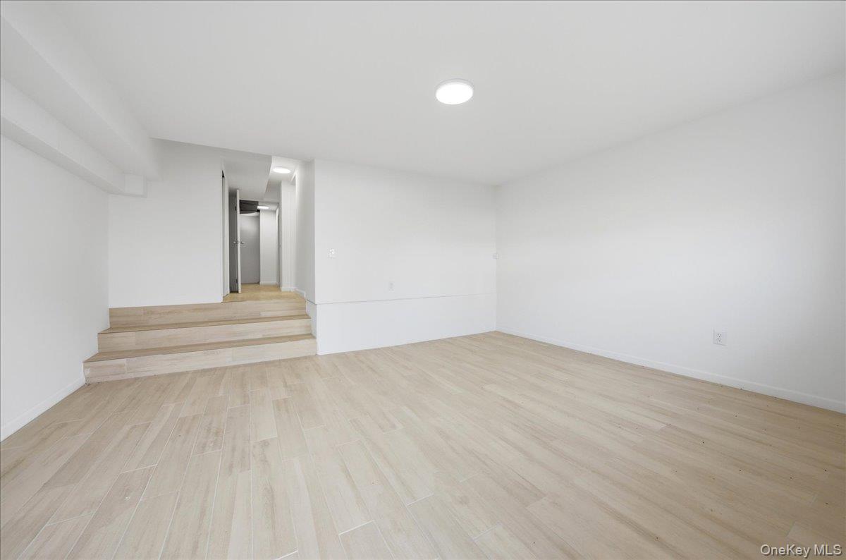 Single Family Balcom  Bronx, NY 10465, MLS-990664-31