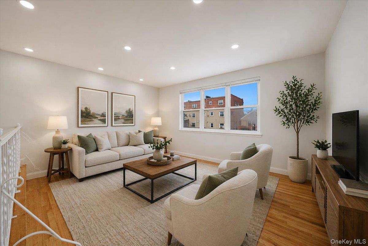 Single Family Balcom  Bronx, NY 10465, MLS-990664-38