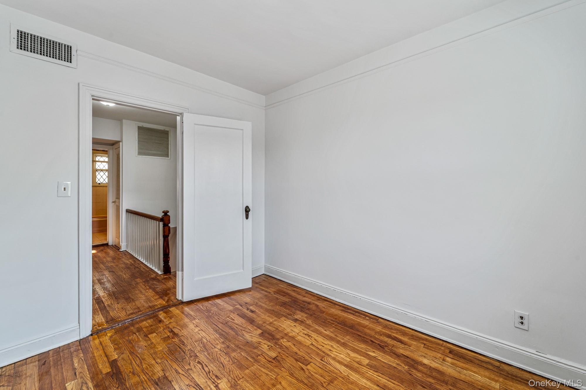 Single Family 33rd Queens, NY 11361, MLS-990668-16