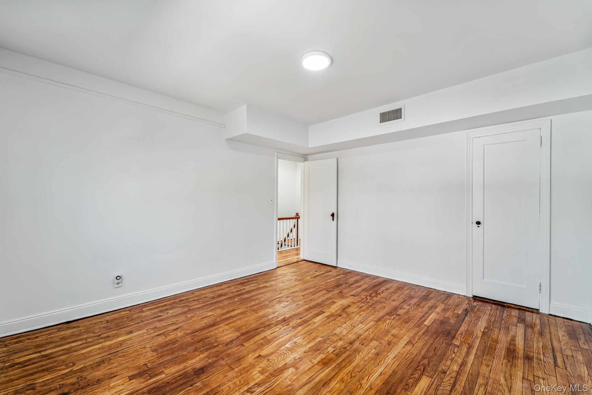 Single Family 33rd Queens, NY 11361, MLS-990668-20