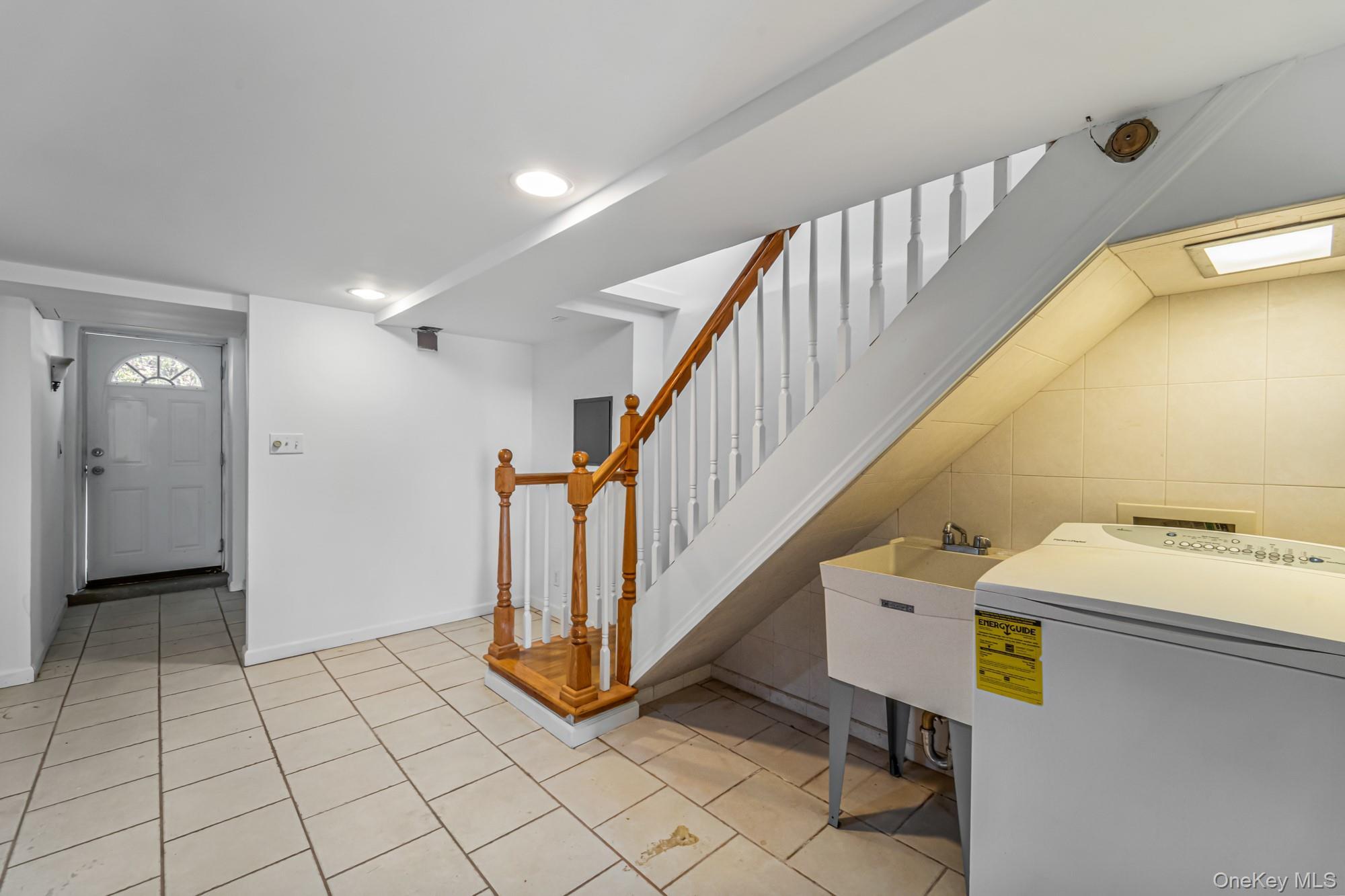 Single Family 33rd Queens, NY 11361, MLS-990668-23